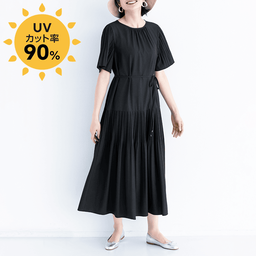 軽量プリーツワンピース