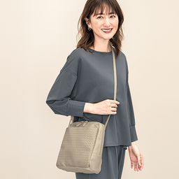コンパクトなのに収納たっぷりミニショルダー