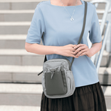 外ポケットが便利・かるーいコンパクトショルダー