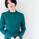 イタリア糸・洗濯機で洗えるフリルハイネックニット（EM）