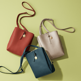 大きくひらく・ファスナーポケット付きコンパクトショルダー