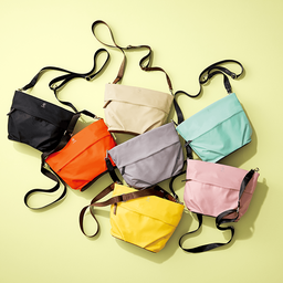 3層できちんと収納・コンパクトショルダー（はっ水）