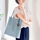 収納充実・デイリートート（チャーム付き）