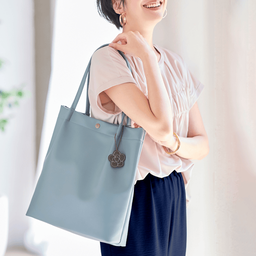 収納充実・デイリートート（チャーム付き）