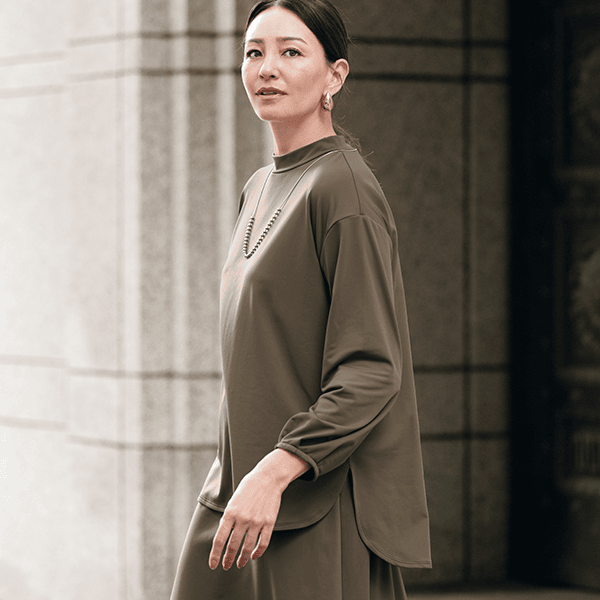 至高の起毛ジャージー・ハイネックカットソー | Tシャツ/カットソー