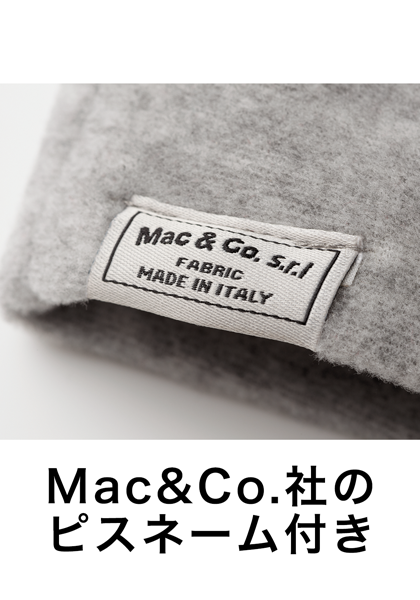 1995年イタリアの「プラート地区」に設立された生地メーカー「Mac＆Co.社」。カラフルであたたかみのあるデザインや軽くてやわらかいニット地などを得意としています。品質にこだわる同社がつくる上質なイタリアンフリースは、あたたかくふんわりとした肌ざわりで世界のハイブランドから愛されています。イタリアらしい色鮮やかなフリースをぜひコーデのアクセントに取り入れてください。