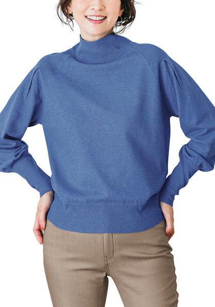 着用色：ブルー<br>長めの袖リブと裾リブがキュッと見せる