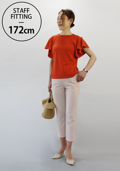 着用色：テラコッタ　着用サイズ：M<br>【スタッフコメント】<br>
ほどよい厚みがあるTシャツ生地です。Mを着用しています。身幅はちょうどよいですが、身長からすると、やや身丈が短いのでLを選びます。
