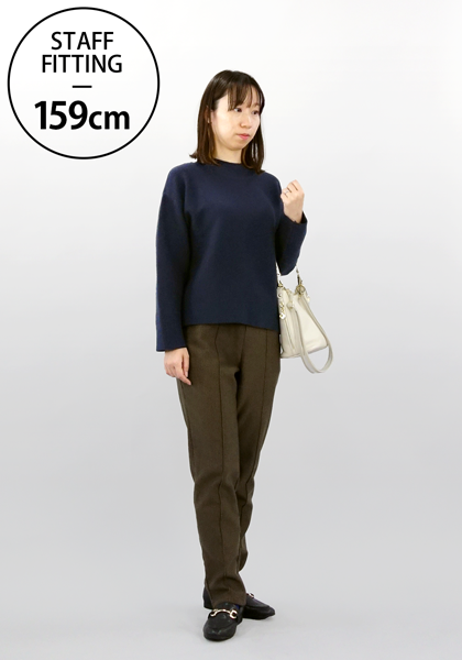 着用色：ネイビー　着用サイズ：M<br>【スタッフコメント】<br>
Mサイズでちょうど良いサイズ感です。シンプルで合わせやすいので色違いで揃えてデイリーに着まわしやすいです。