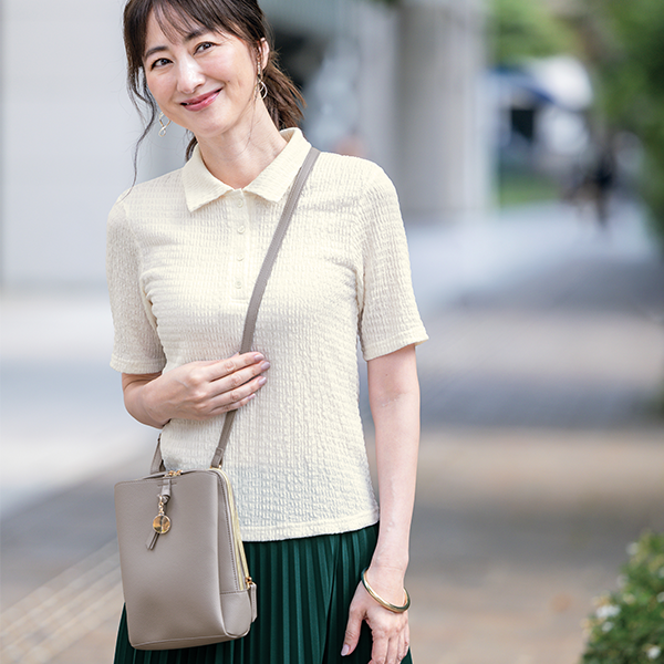 大きくひらく・ファスナーポケット付きコンパクトショルダー