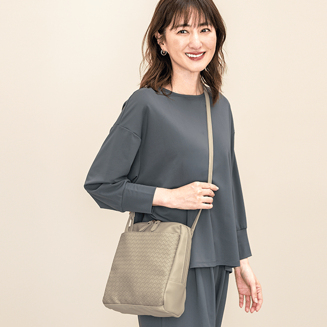 コンパクトなのに収納たっぷりミニショルダー